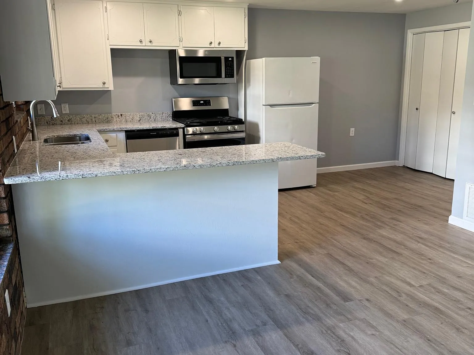 2 bed, 695 sqft, $1,100 — Photo 2