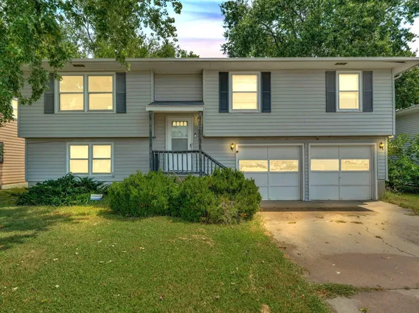2018 SW Fairlawn Rd, Topeka, KS 66604