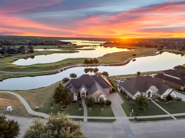 2401 Waters Edge Dr, Granbury, TX 76048