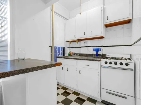 44-14 Newtown Road image 6 of 11