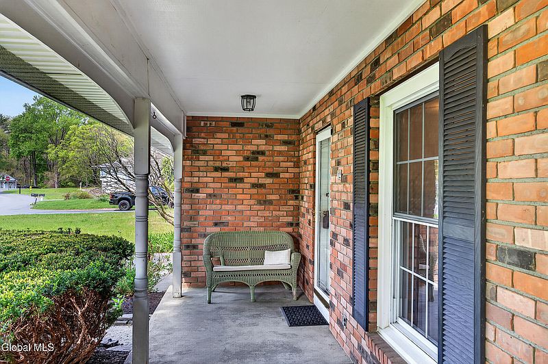 3rd image of 12 Carolanne Drive