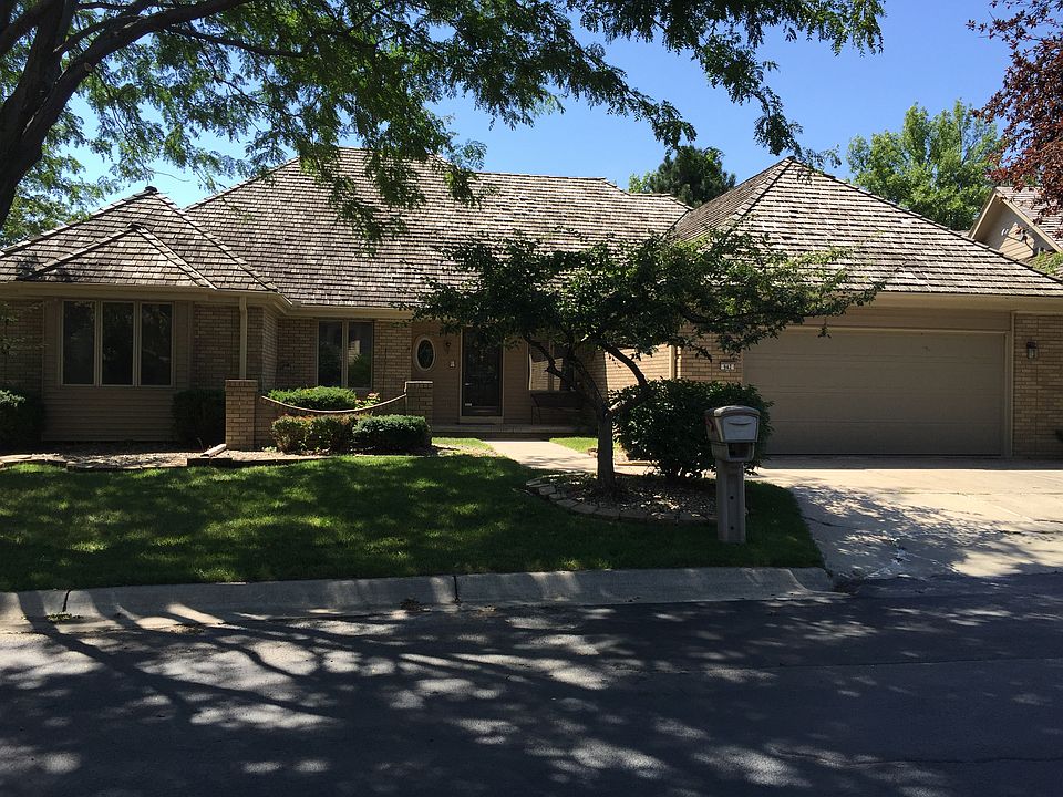 1st image of 942 S 117th Ct