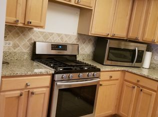 8010 River Walk Dr APT 2B, Lyons, IL 60534