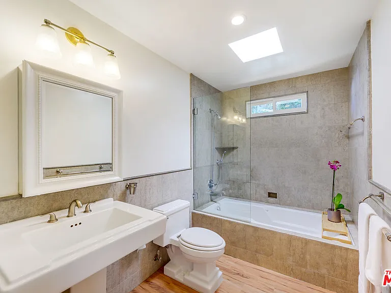 8818 Rosewood Ave — Photo 12