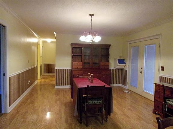 3rd image of 409 Garden St