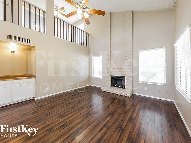 7418 W Cameron Dr — Photo 3