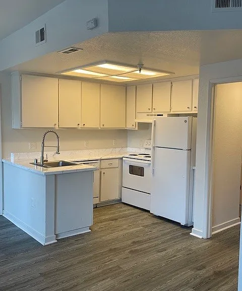 The Edge Apartments — Photo 4