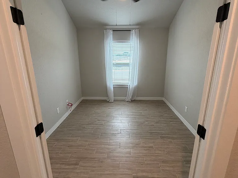1100 River Wood — Photo 10