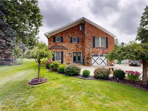 7686 Maple St, Kirtland, OH 44094