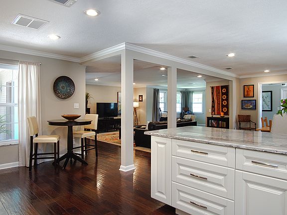 5th image of 804 Camellia Dr
