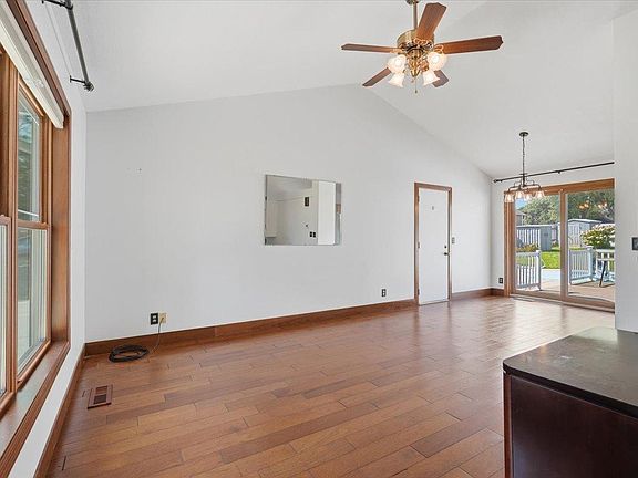 4th image of 7474 Jeffery Ln S