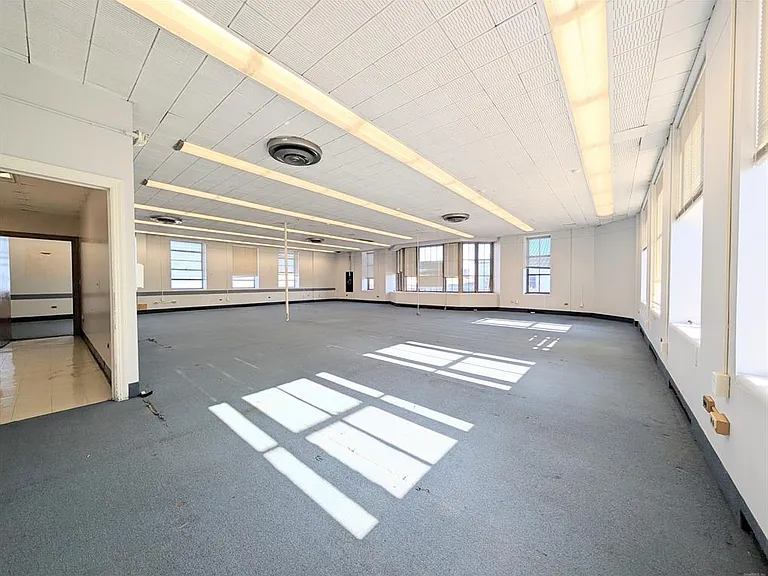 1071 E Main St #1 — Photo 31