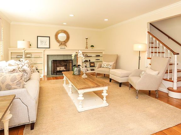 5th image of 3588 Arbutus Ave
