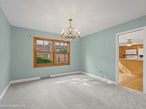 5th image of 1040 E Carpenter Dr