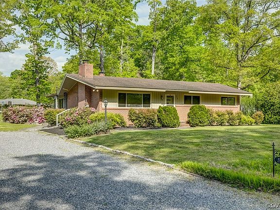 2nd image of 558 Ville Ponteaux Ln