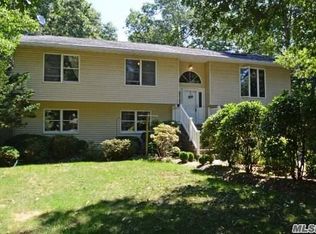 456 Wellwood Dr, Shirley, NY 11967