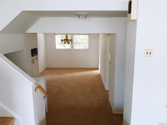 3rd image of 8 Wyndham Ct