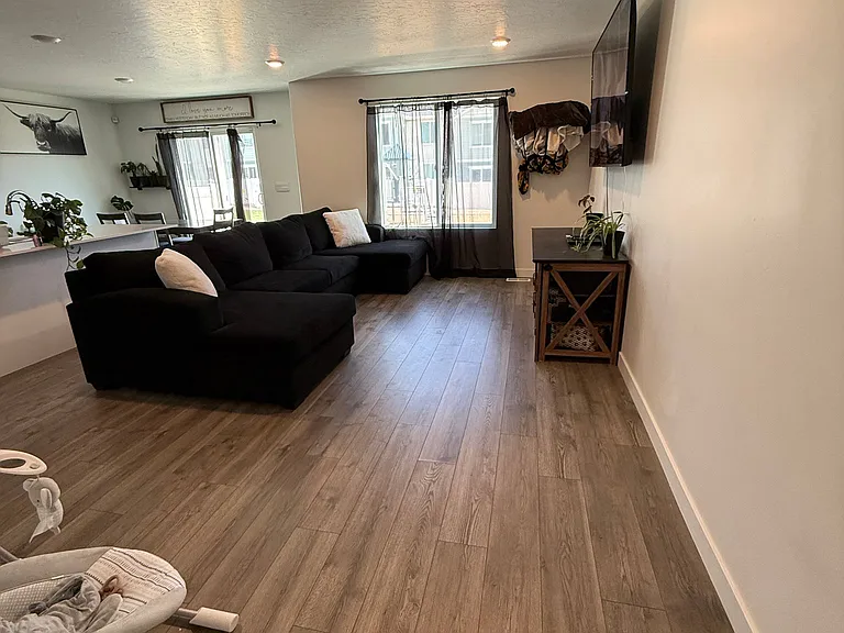 1045 W Broadleaf Dr — Photo 2