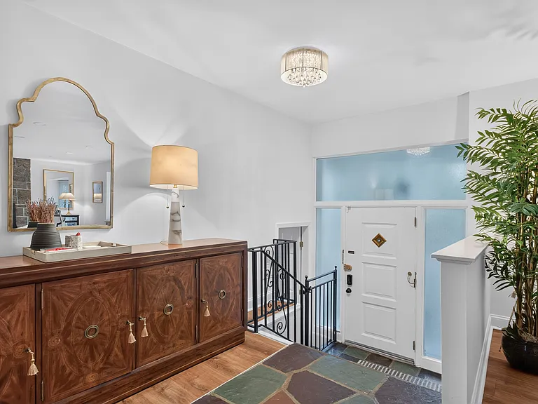 1341 Pelhamdale Ave — Photo 13