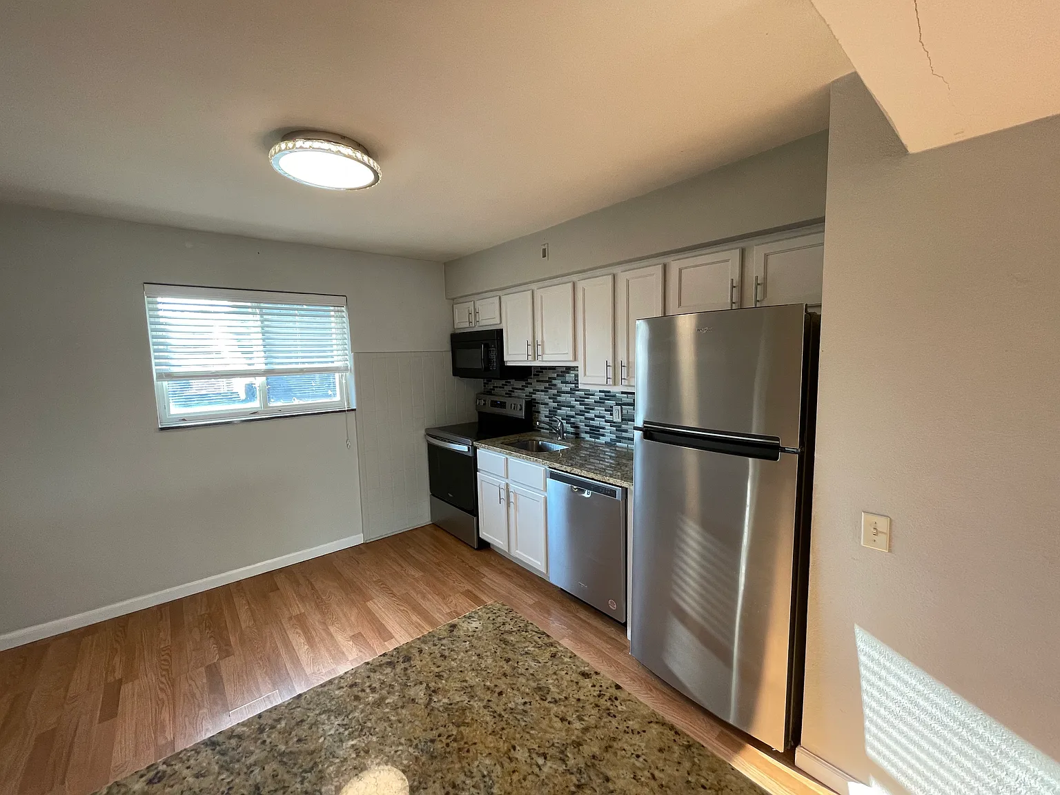 2 bed, 900 sqft, $1,195 — Photo 2