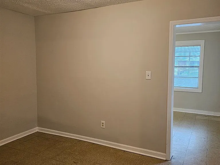 2318 Alabama Ave — Photo 15