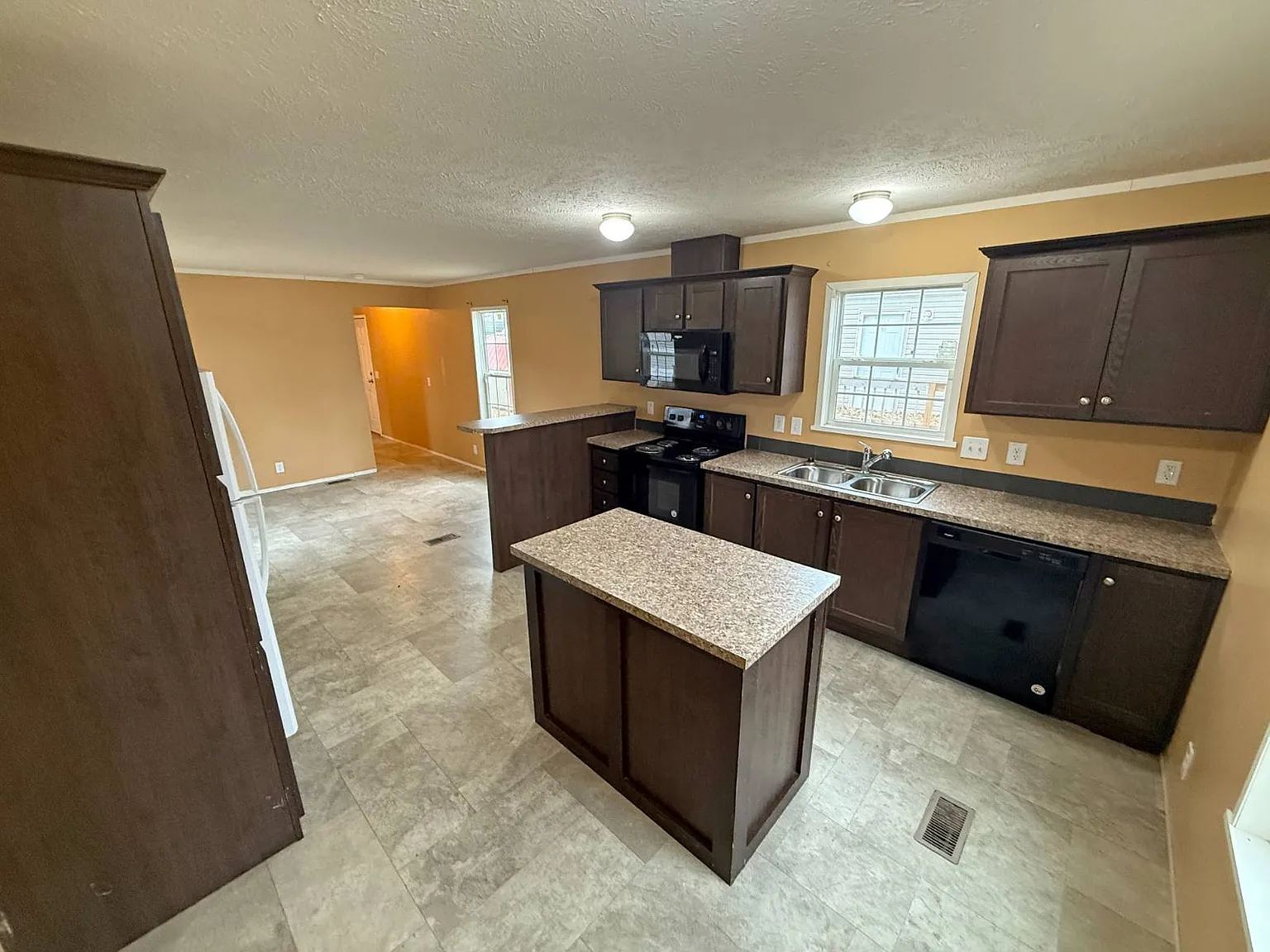 1 bed, 1.0 bath, 675 sqft, $875 — Photo 3