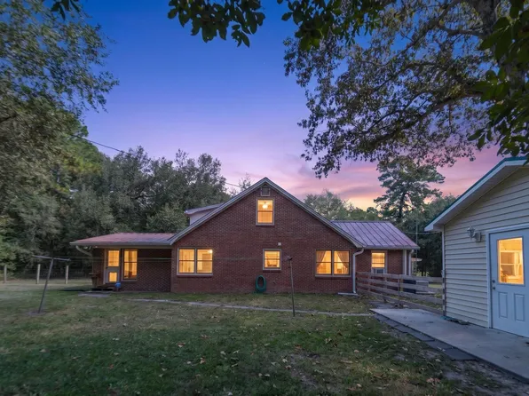 9322 Old State Rd, Holly Hill, SC 29059