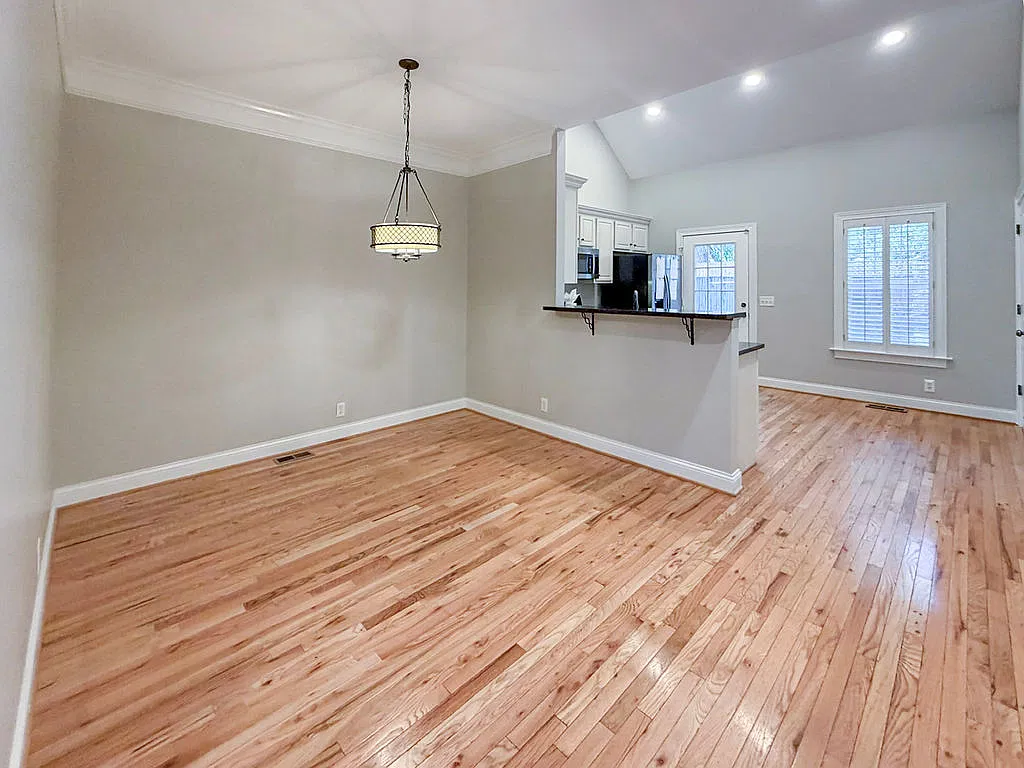 3 bed, 2.5 bath, 1922 sqft, $5,200 — Photo 4