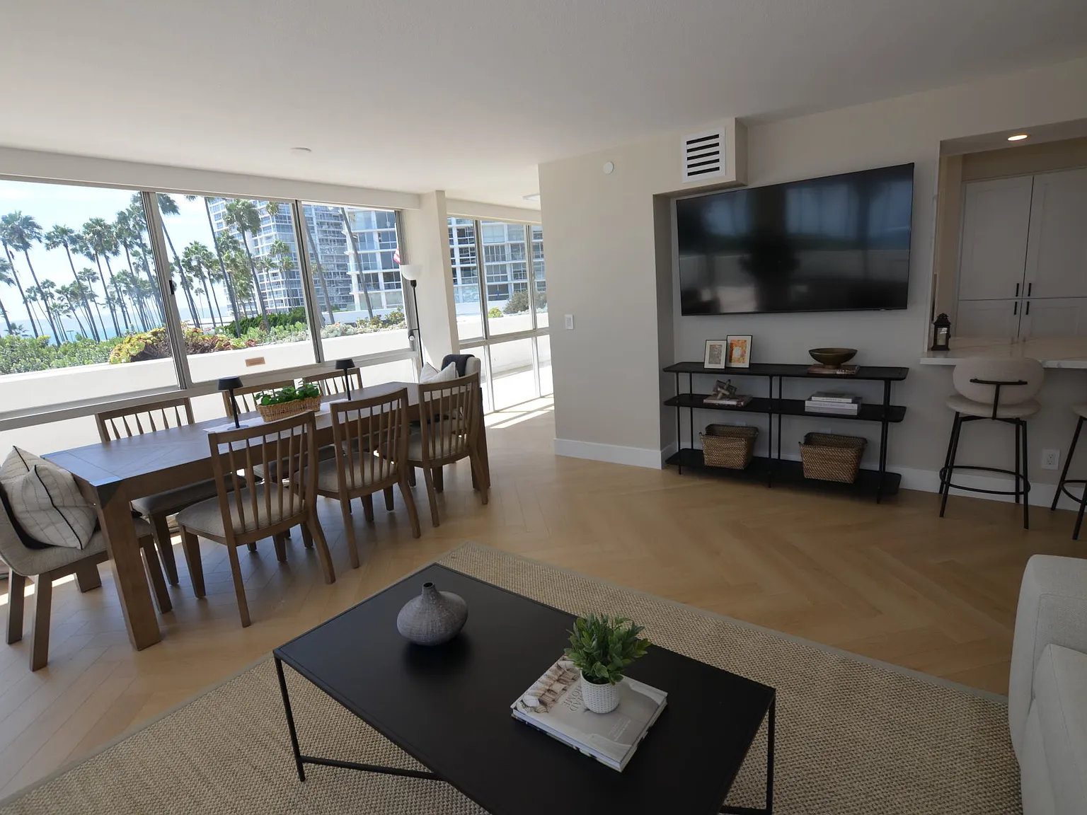 3 bed, 1333 sqft, $8,500 — Photo 2