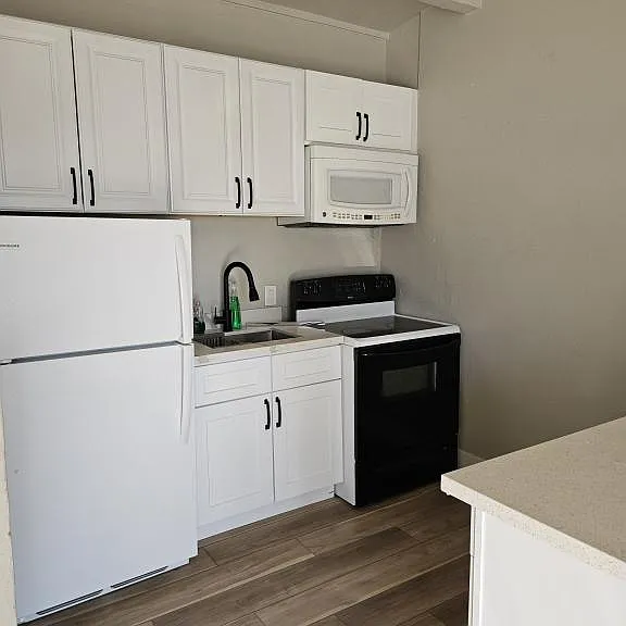 1149 May Ave — Photo 2