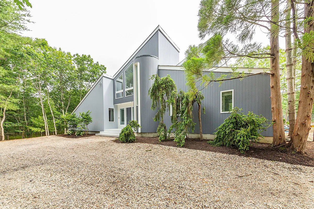 Private Modern Sanctuary in East Hampton Available Summer 2026 — Photo 3