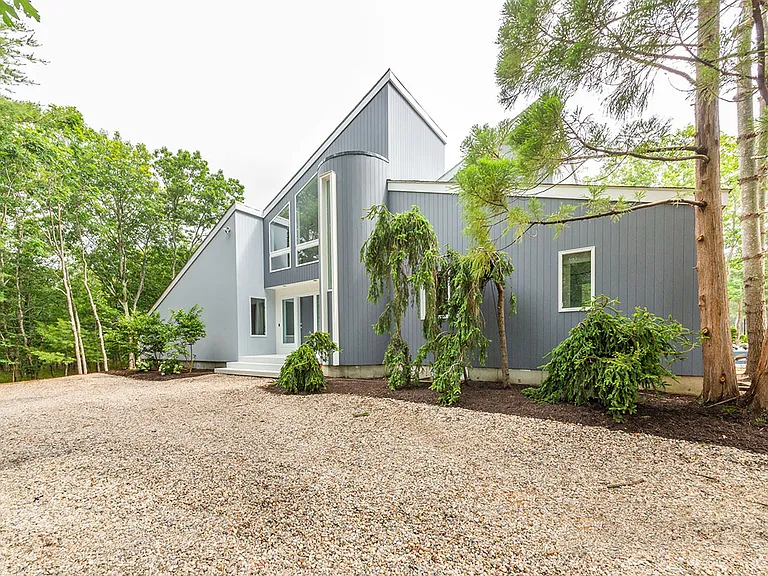 17 Dongan Way — Photo 3