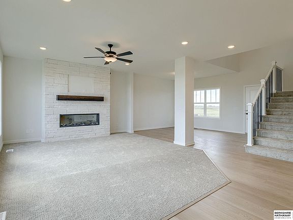 3rd image of 6209 N 208th St
