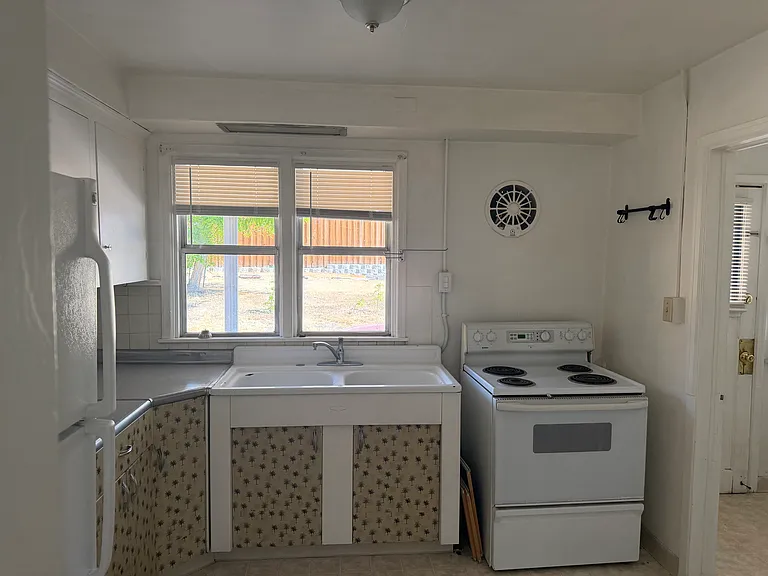 1111 Strand Pl #C — Photo 10