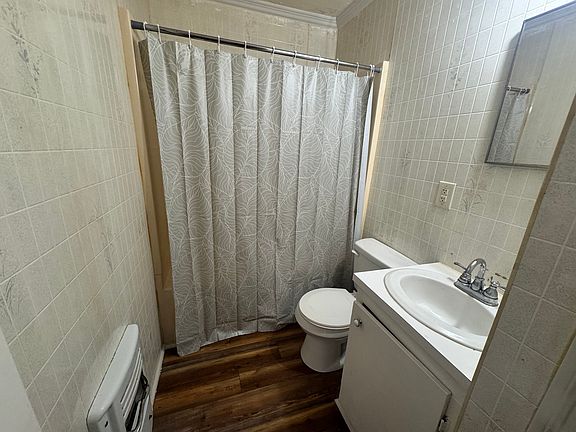 3rd image of 2233 Lilly St