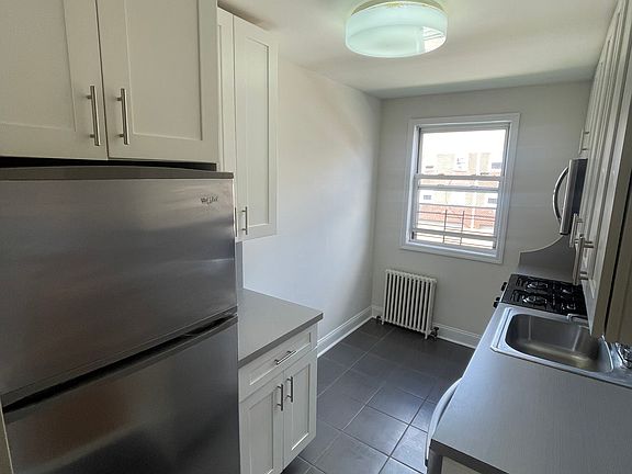 4th image of 6429 223rd Pl APT B