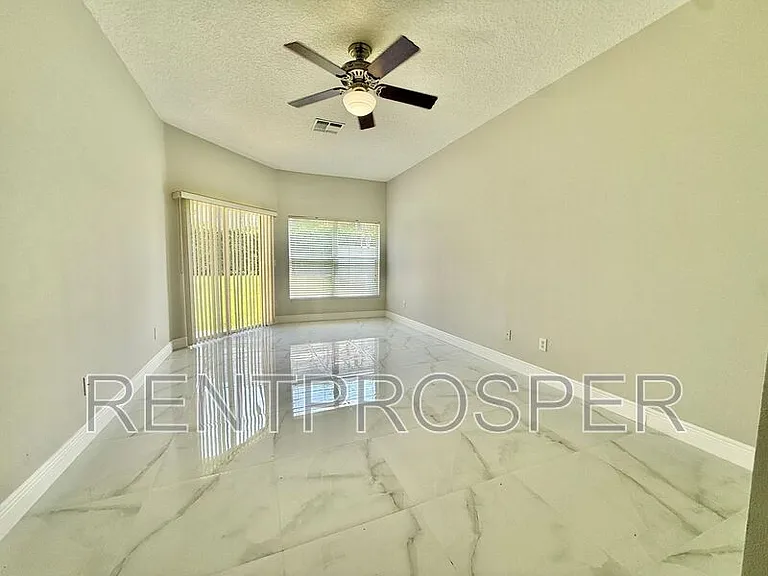 10181 Marsh Pine Cir — Photo 12