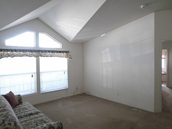 4th image of 6222 Lurline Ave