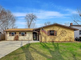 1008 Woodland Dr, Wheeling, IL 60090