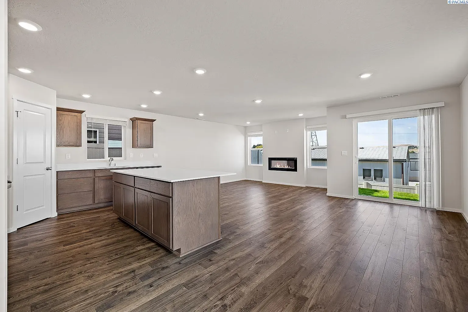 915 S Zeelar St — Photo 3