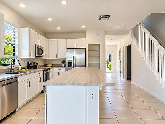 5th image of 25303 SW 107th Ct