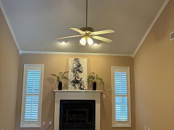 2nd image of 201 Hunters Ridge Dr