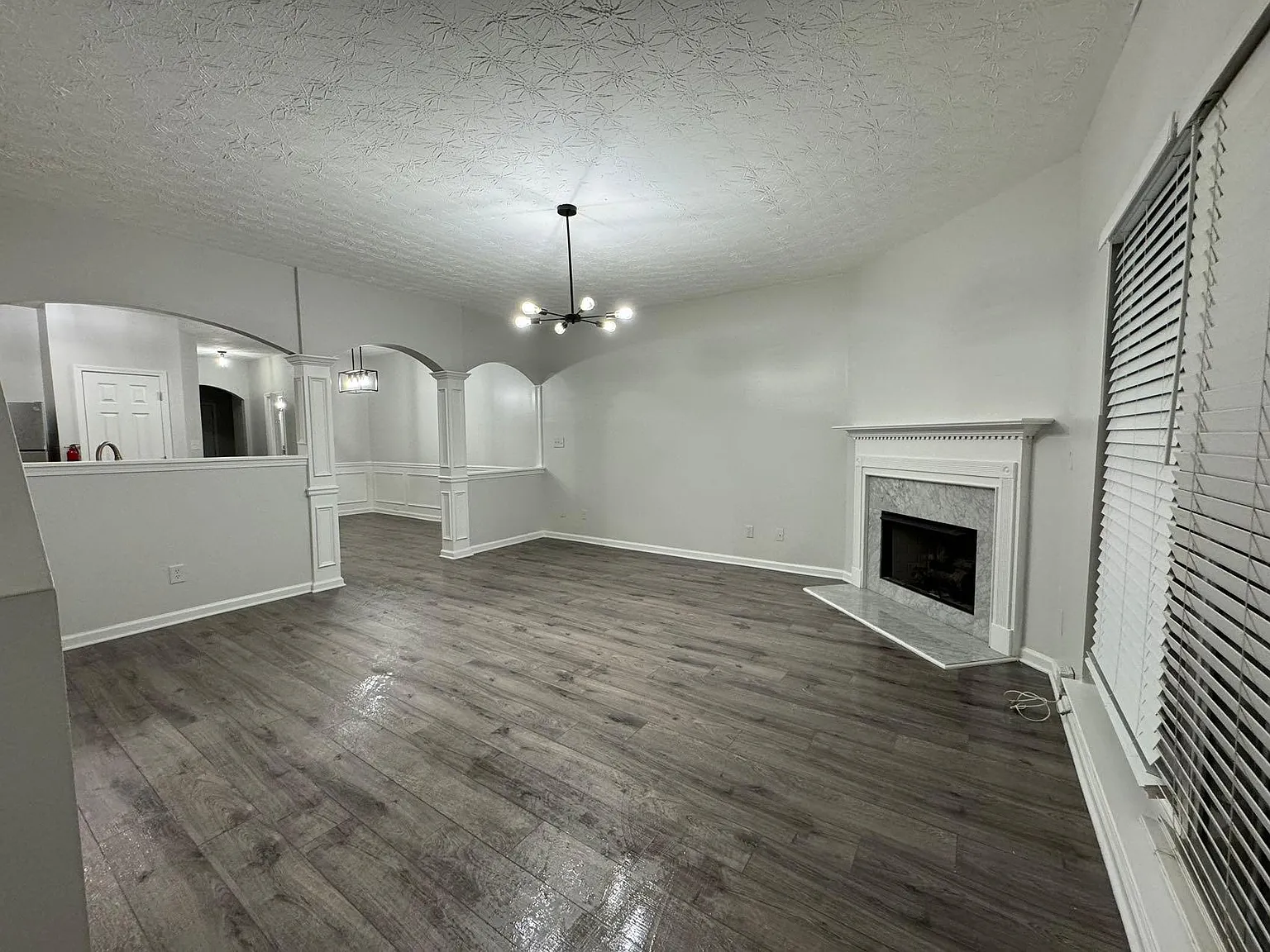 3 bed, 2.5 bath, 1712 sqft, $1,945 — Photo 3