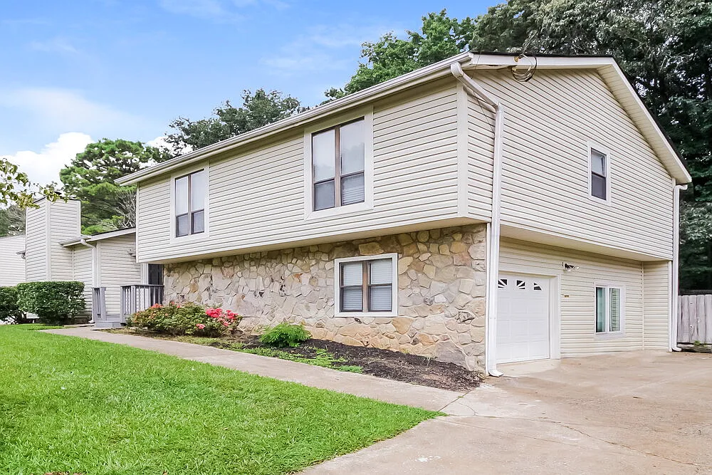 3 bed, 2.5 bath, 1892 sqft, $1,955 — Photo 4