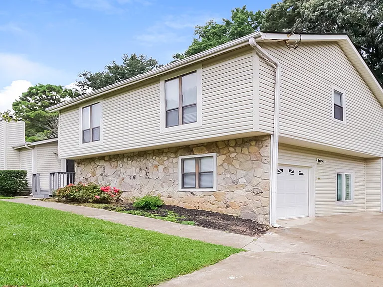 2360 Ambassador Dr — Photo 4