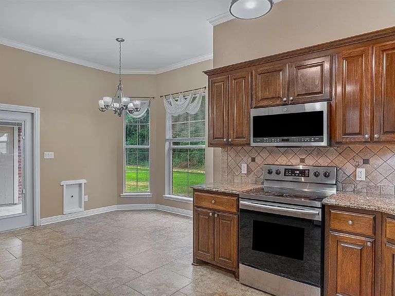 133 Lone Oak St — Photo 11