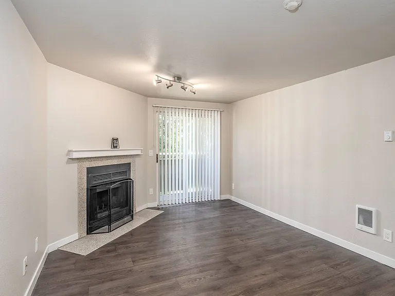 2 Bed 1 Bath - Living Room
