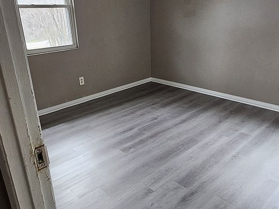 2nd image of 516 Skyline Dr
