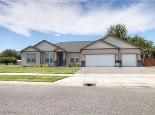10402 W Maple Dr, Pasco, WA 99301