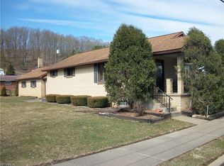 322 Packer St, Uhrichsville, OH 44683